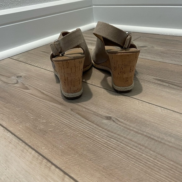 Wedge heels by Fanco Sarto - Picture 5 of 7